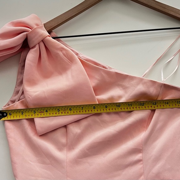 Gal Meets Glam Yvonne One Shoulder Bow Dress fairy 4 - Picture 6 of 6